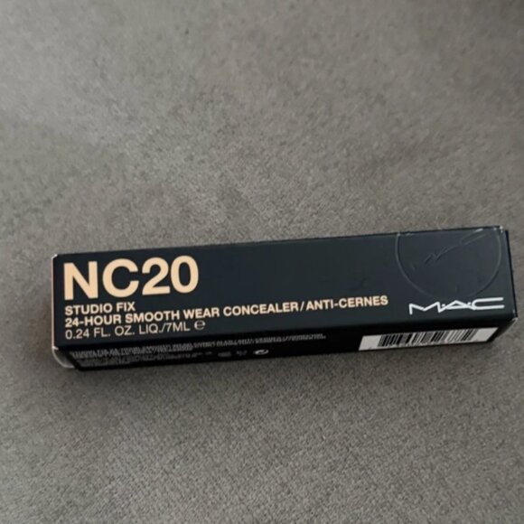 MAC Studio fix concealer NC20 New! - Picture 1 of 4